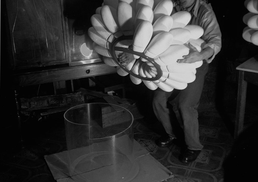 Artist John Ernest building a Polystyrene model of the tobacco mosaic virus, based on research by Rosalind Franklin and Aaron Klug. The model was exhibited at the 1958 Brussels World's Fair