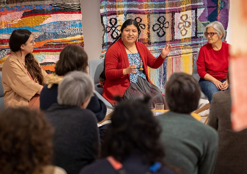 ‘Thinking with the hands’ session as part of the Articulacions Study Programme, Teresa Lanceta, Elvira Espejo Ayca and Laura Valles Vilchez, IVAM, 2022.