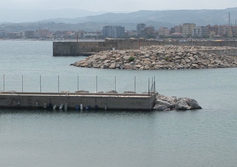 Catanzaro Lido, an irregular point of arrival for refugees fleeing conflict, climate change, and other forms of upheaval. Still from Regime of Calculations (2023).