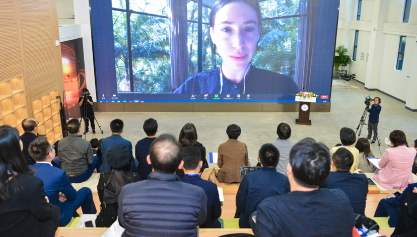 Dr Delfina Fantini van Ditmar, Course Convenor from RCA, welcoming participants from Beijing Normal University