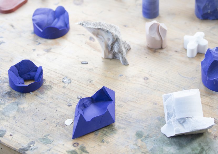 (2018) Imagined Erosion. Brooch. Materials: Reconstructed Lapis-lazuli, Reconstructed Onyx, Steel