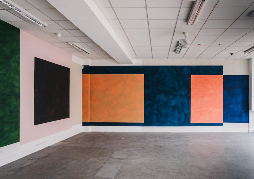 The sky contained my garden, site-specific wall painting. Letchworth Garden City (2021) (Photo: Greta Zabulyte)