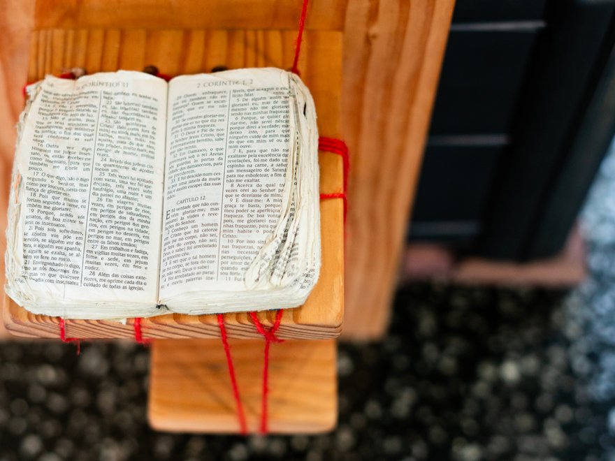 An art sculpture of this book