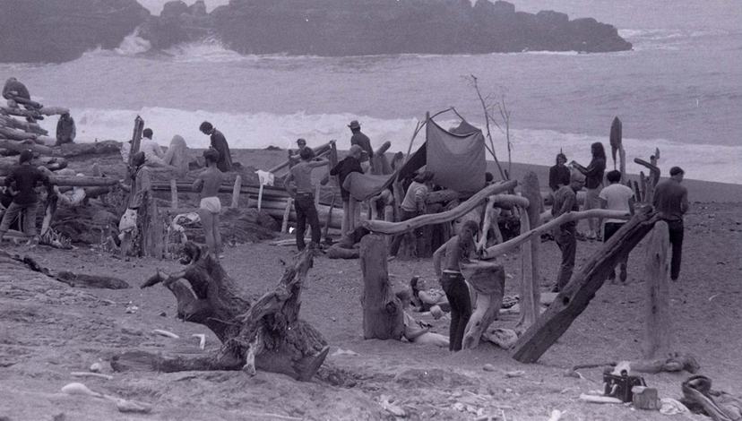 ‘Driftwood City’: a temporary settlement collectively built from materials found on the shore. Source: University of Pennsylvania Architectural Archives.