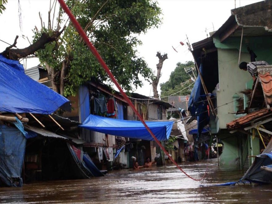 How do we know what we know? Lines of communication and rescue, flood in Kampung Pulo, Jakarta, Indonesia 2013.