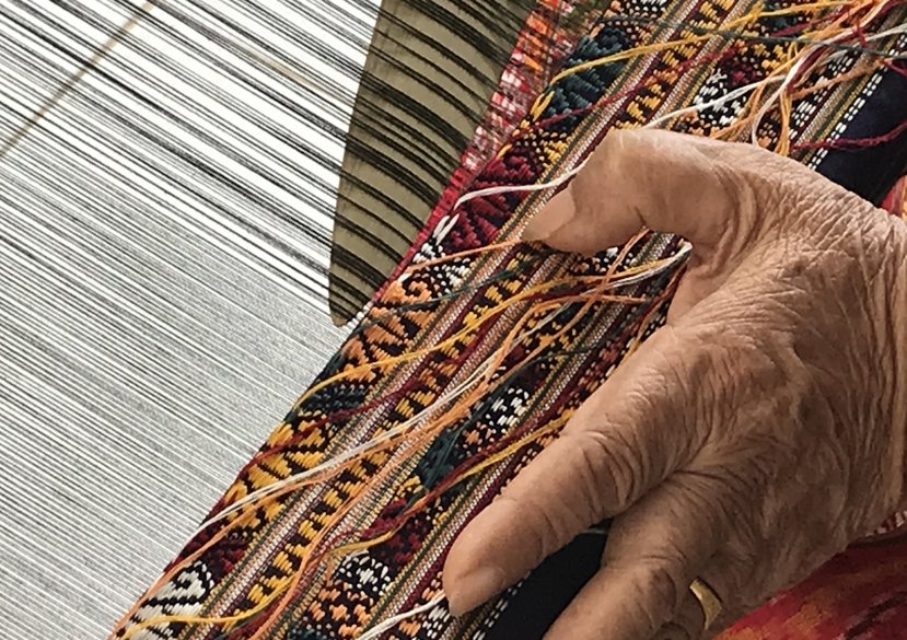 Master Weaver Jampee Tamasiri picking threads