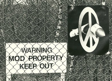 Peter Kennard, MOD property keep out with CND