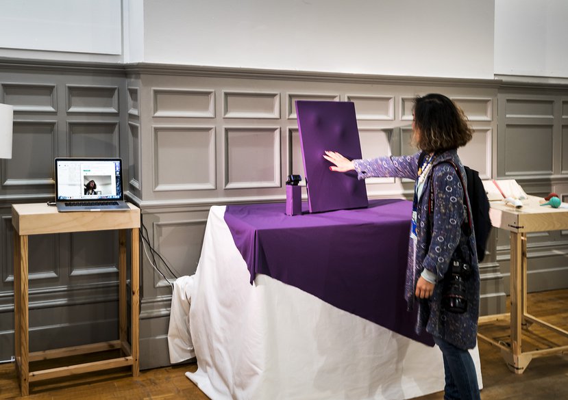 Caroline Yan Zheng. Kinetic technological artefacts as emotive agents