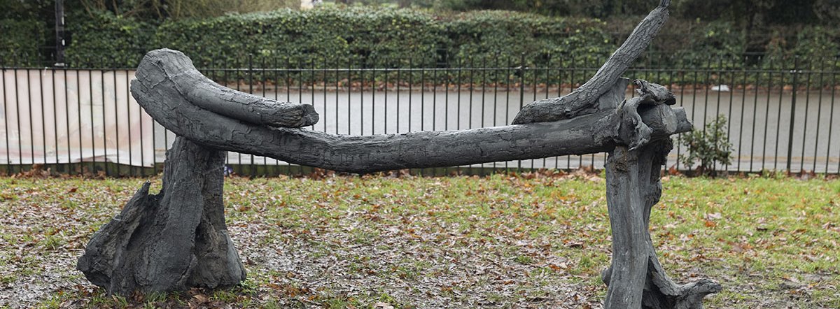 Apparition sculpture by Samuel Domínguez