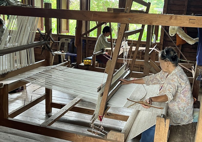 Weaving workshops at Ban Kor