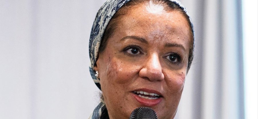 doctor-hala-mansour-speaking.original (1)