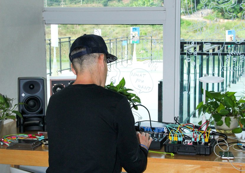 Working on sound design during his Artist in Residence at DNBeta, Ziyang, China. Photo by Xiaoyu Zhang.