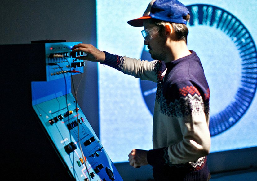 ronnie_deelen_plays_self_build_synth (1)